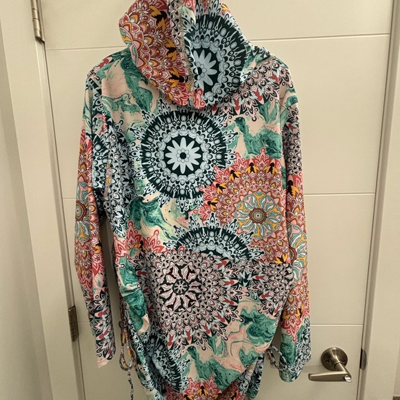 Plus Size Rash Guard top - Picture 3 of 5